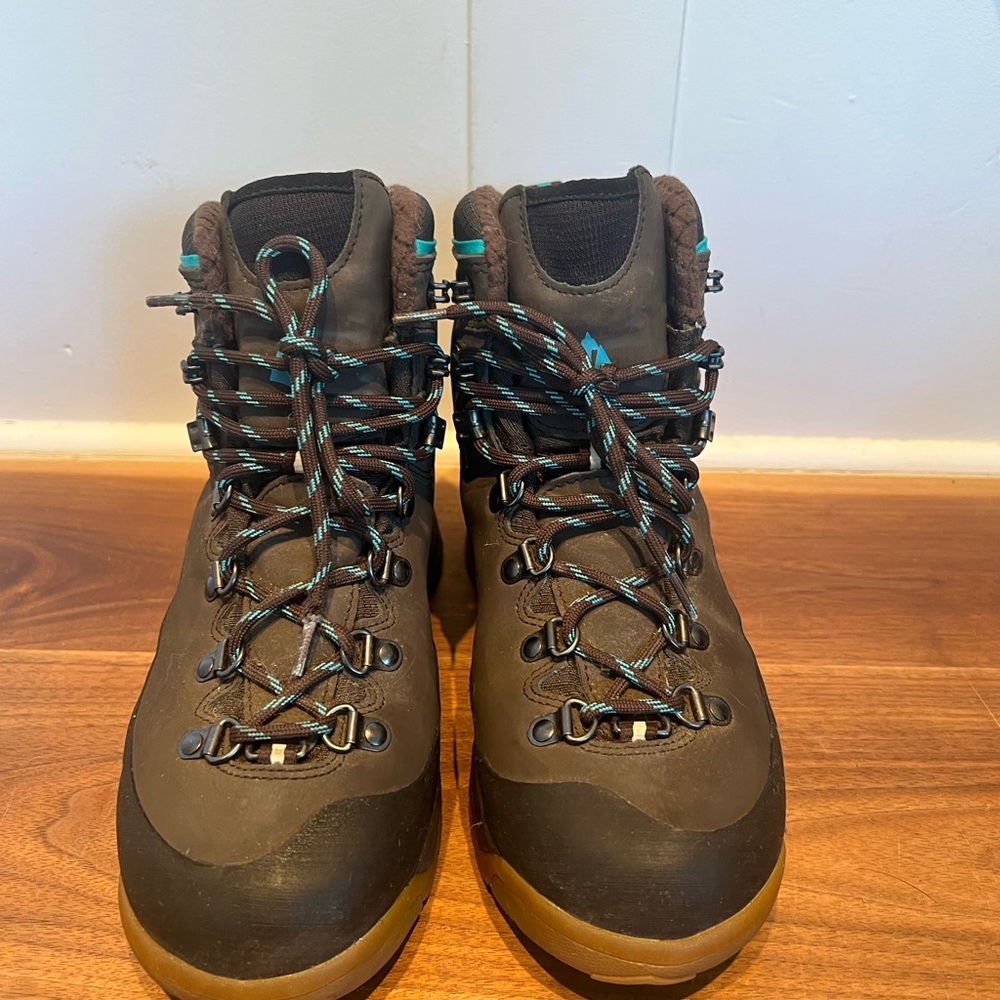 Vasque Snowblime Ultra Dry Winter Boots. Never worn!